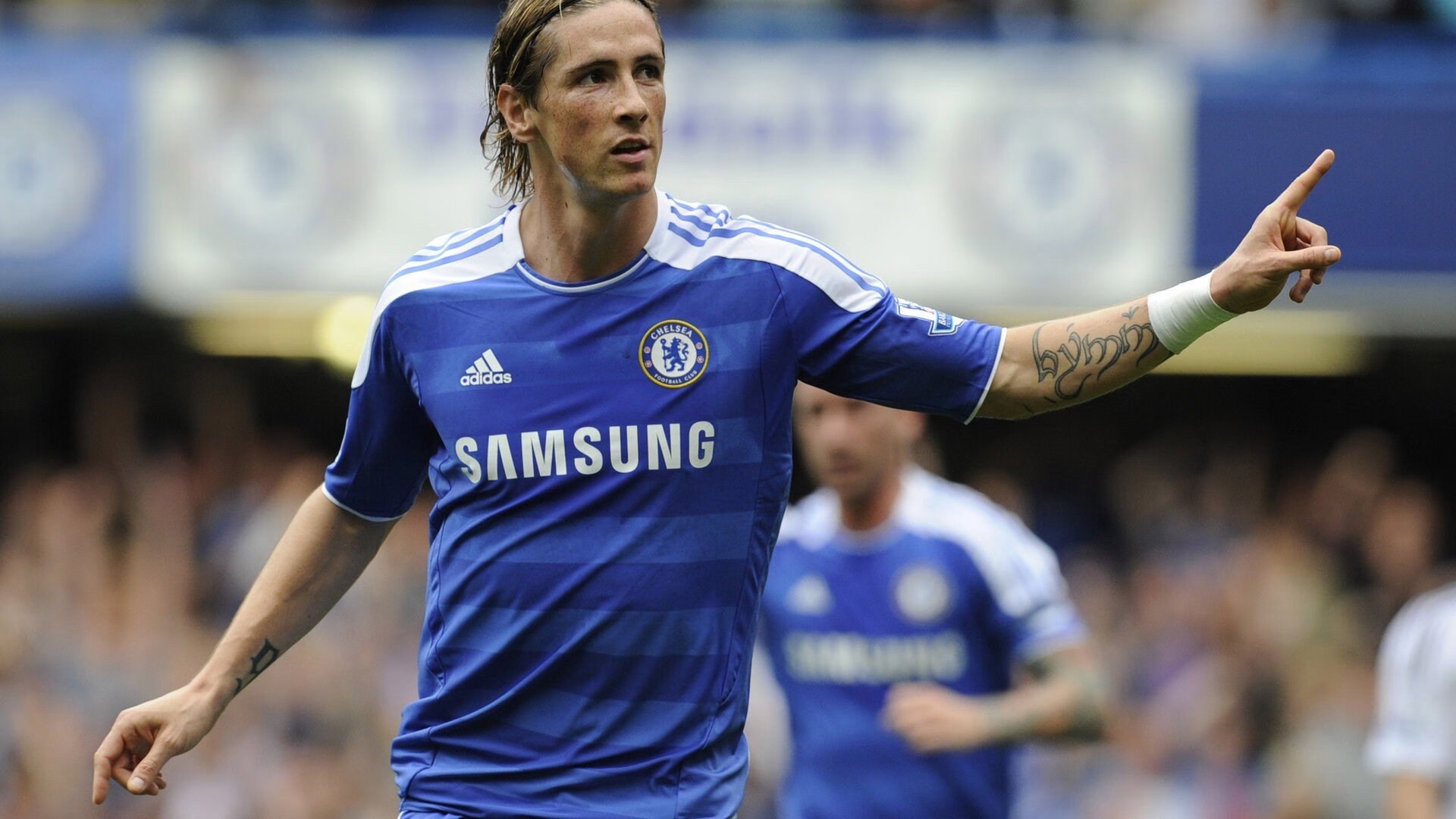 西甲：巴萨5-1大胜奥萨苏纳，莱万多次破门表现出色，巴萨对战奥萨苏纳